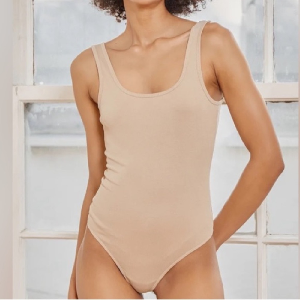 (A55) Lulus Style Serve Beige Ribbed Scoop Neck Sleeveless Bodysuit, Size M, NWT